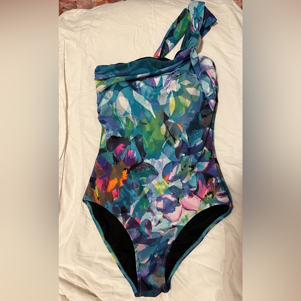 Profile swimsuit size 8 NWT